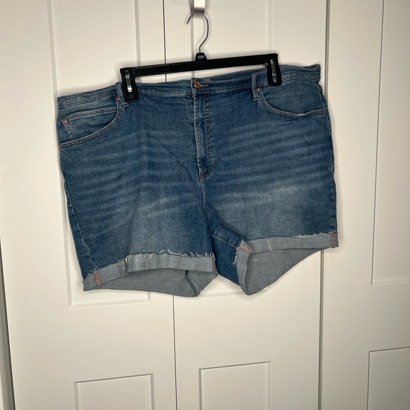 Nicole Miller Nomad Super High Rise Cuffed Jean Shorts - Picture 1 of 7